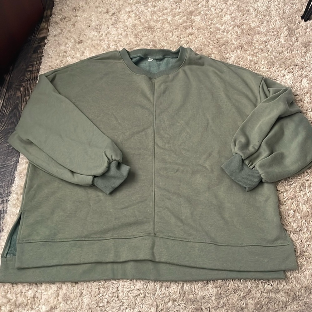 Size large green sweatshirt bubble sleeve